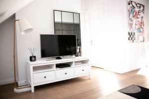 Riverside Apartment In The Heart of Old Town