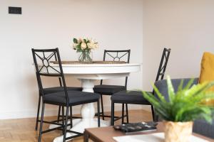 Pachońskiego Urban Chic Apartment by BookingHost