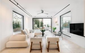 Elia Cove Luxury Villas & Residences