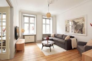 Family - Central - Sea - Luxury