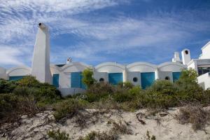 Paradys Oceanfront Submarine-Style Holiday Home in Langebaan