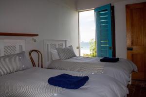 Paradys Oceanfront Submarine-Style Holiday Home in Langebaan