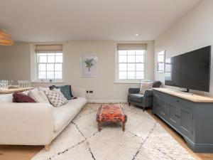 Apartment with Stunning Views and Free Parking - Pass the Keys