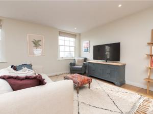 Apartment with Stunning Views and Free Parking - Pass the Keys