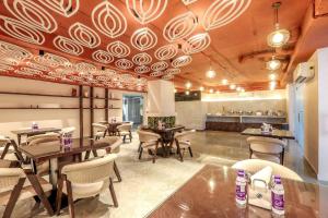 FabHotel Green Lotus Luxe