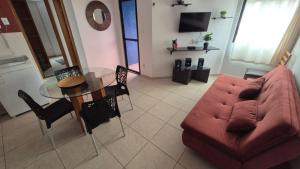 Apartamento com 1 quarto, cozinha e sala