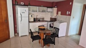 Apartamento com 1 quarto, cozinha e sala