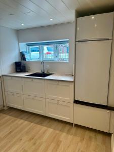 Skøn lejlighed med egen terrasse og have tæt på centrum i Skagen