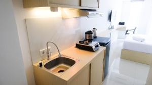 Good Studio Connected to Mall at Orchard Supermall Mansion Apartment By Travelio