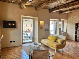 Spacious house in Tapigliano with terrace for 12 people