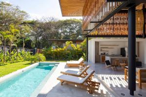 Naia Surf VillasWalk to Beach 2 Private Pools