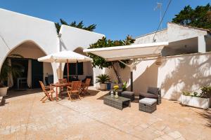 HelloApulia Villa Pool and Beach - 150mt from the sea