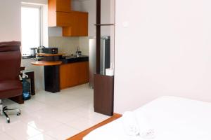 Comfort Studio at Marina Ancol Apartment By Travelio