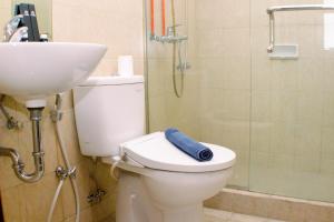 Comfort Studio at Marina Ancol Apartment By Travelio