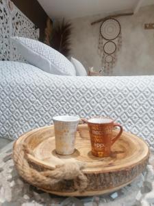 B&B / Chambres d'hotes Une Cle Pour Deux - Chambre romantique avec Patio & Spa privatifs : photos des chambres