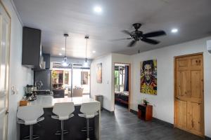 Casa Plata - Modern 5BR Villa - Pool & Nightlife