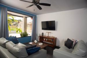 Casa Plata - 10 bed, 5 bdrm - One Block from Clubs