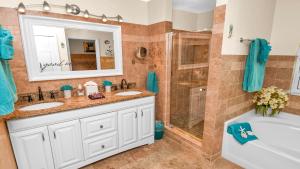 Orange Cove heated Pool Oasis of calm - Look