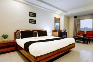 Super Townhouse Padav Square Gwalior Formerly Hotel Shelter