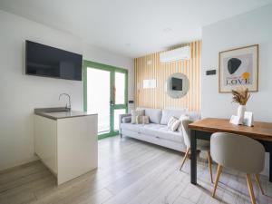 Moderno estudio & zona gourmet & shopping GB2B