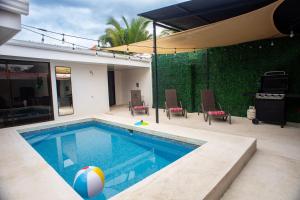 Casa Plata - 10 bed, 5 bdrm - One Block from Clubs