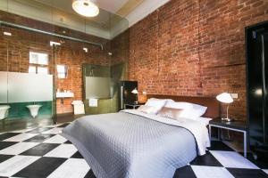 OLD TOWN - 4 Room 2 Bathroom Apartment