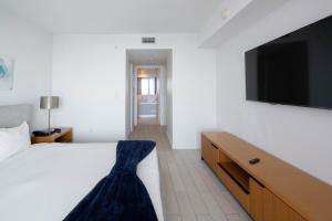 2B 2B Beautiful Apt in Hallandale Beach with Beach Service 2605