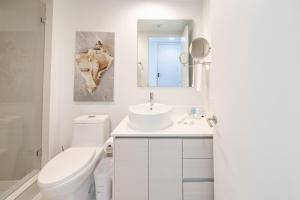 2B 2B Beautiful Apt in Hallandale Beach with Beach Service 2605