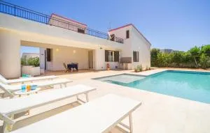 Beautiful Home In Altavilla Milicia - 阿尔塔维拉米利恰