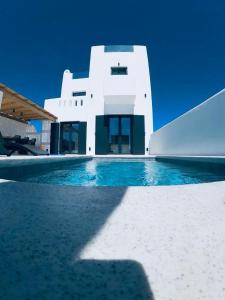 VotsaLo sea view house