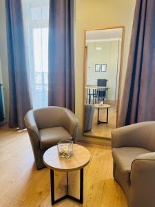 Manhattan Room & Suite