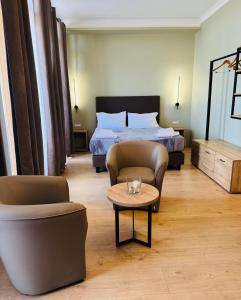 Manhattan Room & Suite