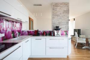 Cosy and spacious apartment with the view to the garden