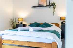 3 Bedrooms & 2 Showers - Home From Home