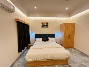 Hotel Dhanraj Inn
