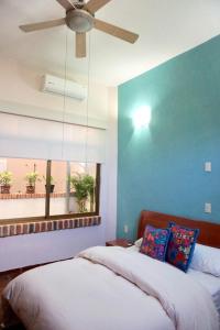 Walk To Beach & Malecon -Apartment with Sunny Roof Terrace