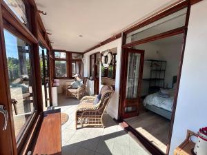 Your Lake side Retreat Sleeps 10-12 Nr Park & Sea