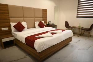 Yashobhoomi Inn - 500 mtr from Yashobhoomi Dwarka Gate no 6