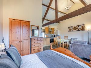 Eight Byre - Uk48913