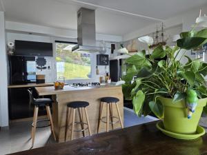 Maisons de vacances Maison vue mer incroyable 180 degres , acces direct plage et GR34 : photos des chambres