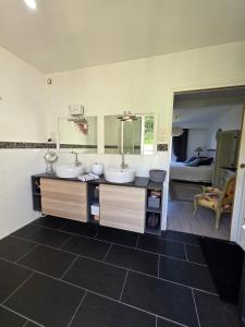 Maisons de vacances Maison vue mer incroyable 180 degres , acces direct plage et GR34 : photos des chambres