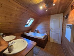 Maisons de vacances Maison vue mer incroyable 180 degres , acces direct plage et GR34 : photos des chambres