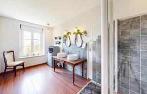 Maisons de vacances Stunning Home In Flaignes-Havys : photos des chambres