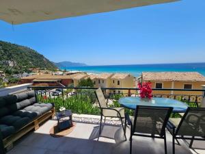 Glyfada Beach Apartment - Seaside Retreat