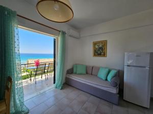 Glyfada Beach Apartment - Seaside Retreat