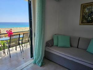 Glyfada Beach Apartment - Seaside Retreat