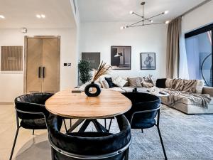 Skyline Oasis - Business Bay with Burj Khalifa Vie