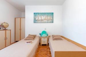 Bright & Spacious Apartment with terrace in Stinjan