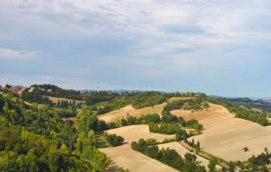 4 Bedroom Awesome Home In Urbania