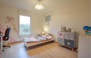 Maisons de vacances 3 Bedroom Nice Home In Amfreville : photos des chambres